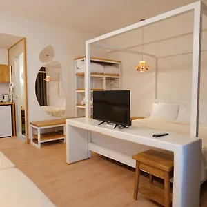 Alex & Sofi Apartment